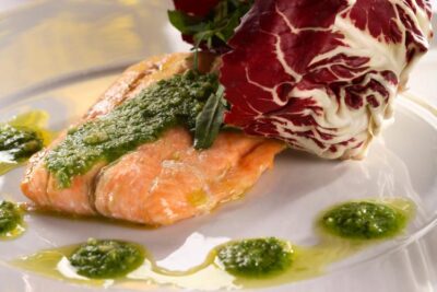 Salmone al vapore con pesto di rucola / Łosoś gotowany na parze z pesto z rukoli