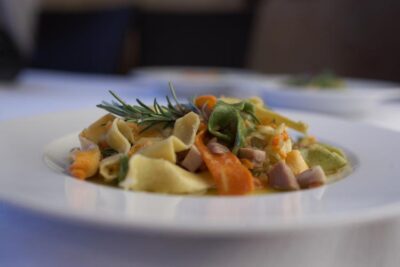 Pappardelle tricolori con salmi di vitello / Trójkolorowy makaron pappardelle z cielęciną