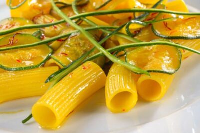 Rigatoni con zucchine e zefferano / Rurki z cukinią i szafranem